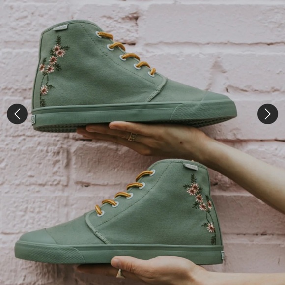 NWT BANGS Green Canvas Sneakers with Yellow Laces Size 8.5 - Picture 5 of 16